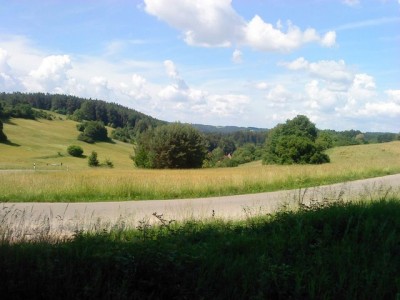 DSCF0047.jpg (63 KiB) 4740 mal betrachtet Der kleine orangerote Zippel in der Bildmitte ist Keilberg