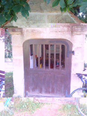 DSCF00450.jpg (139.22 KiB) 4746 mal betrachtet Die kleine Kapelle an der Weggabelung, hier wollte ich immer schon mal anhalten